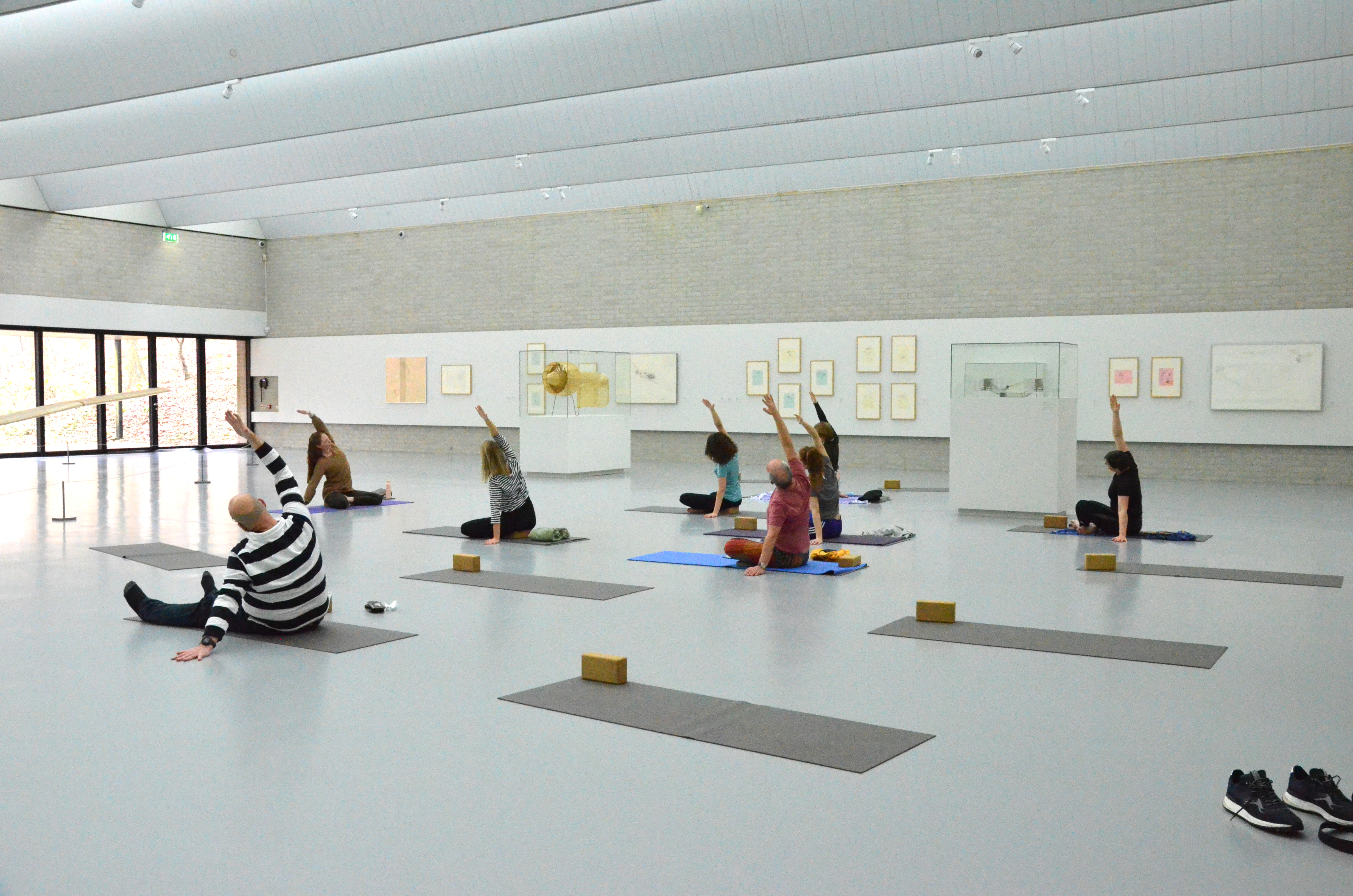 Yogasessie in het museum