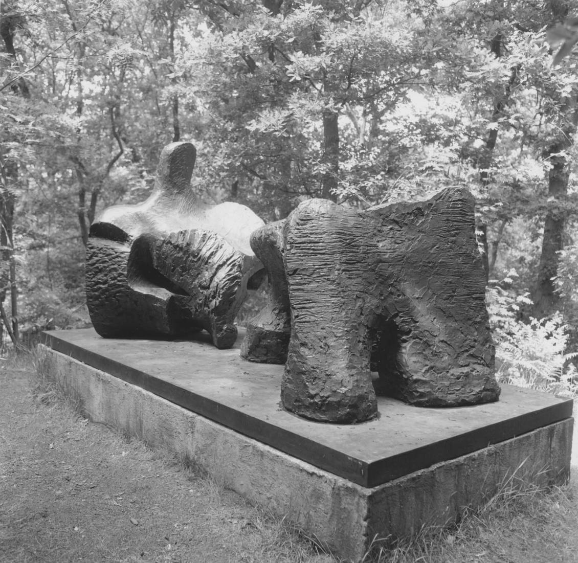 Henry Moore, Two-piece reclining figure II, 1960