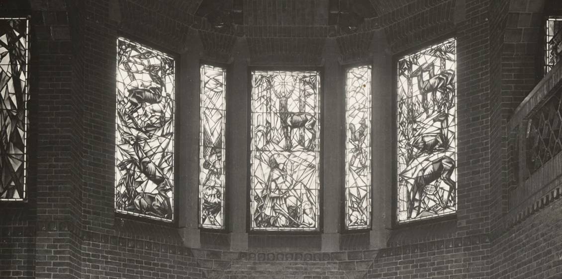 Arthur Henning, Glas-in-lood raam in de hal van Sint Hubertus, 1918