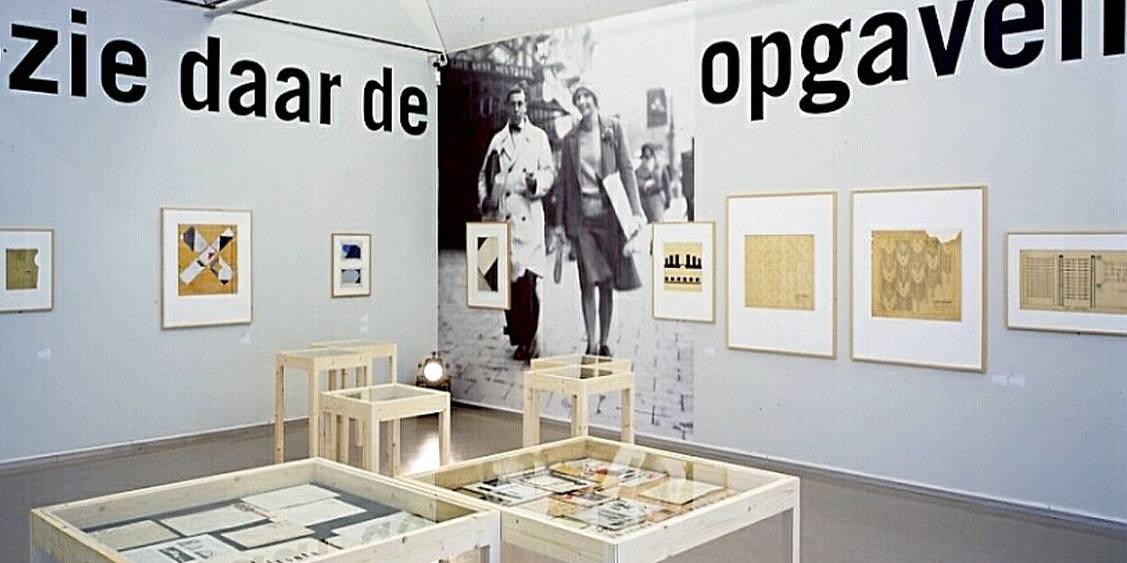 Tentoonstellingsoverzicht 'Theo van Doesburg: schilder, dichter, architect', 2000