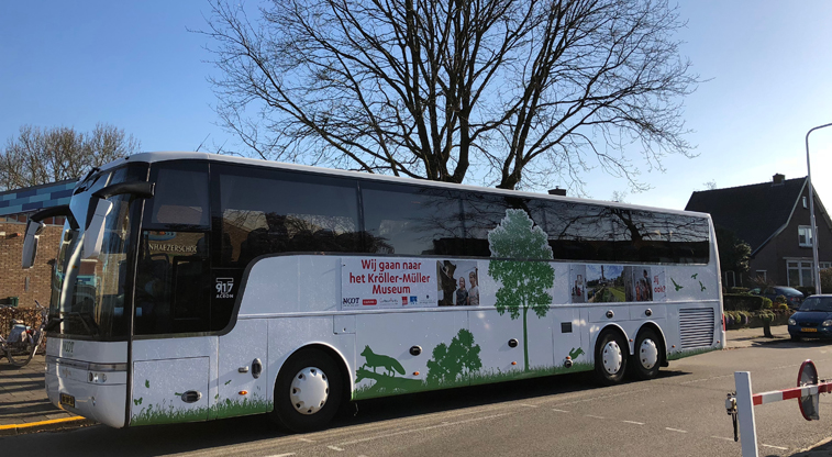 free bus transport to the Kröller-Müller Museum, supported by the Municipality of Ede