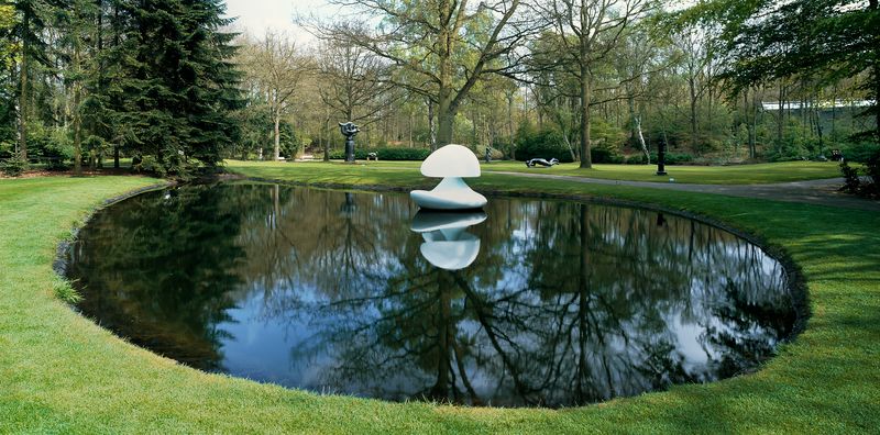Marta Pan, Sculpture flottante, Otterlo, 1960-1961, foto Cary Markerink